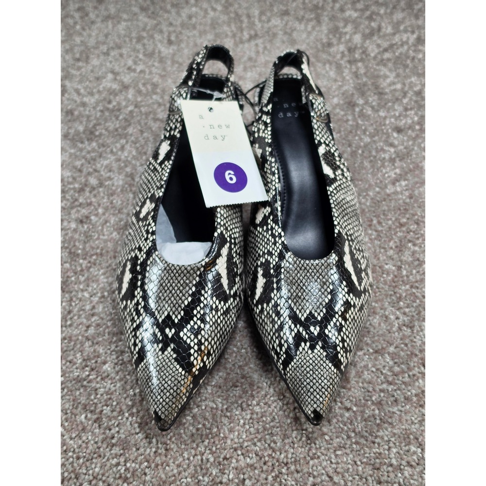 A New Day Samantha Snakeskin Slingback‎ Kitten Heels Cream Black Pointed Toe 6